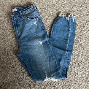Abercrombie&Fitch - size 6/long - distressed high rise skinny jeans - light wash